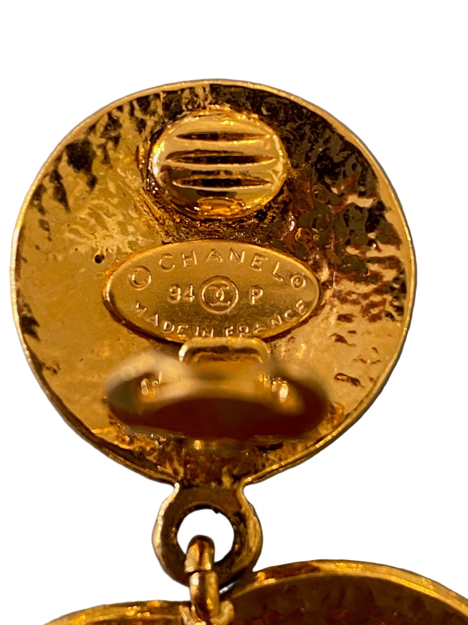 Chanel CC earrings 94P gold-plated brass