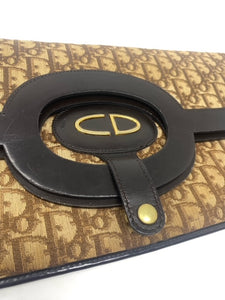 Carrie Bradshaw Vintage Dior Clutch €700