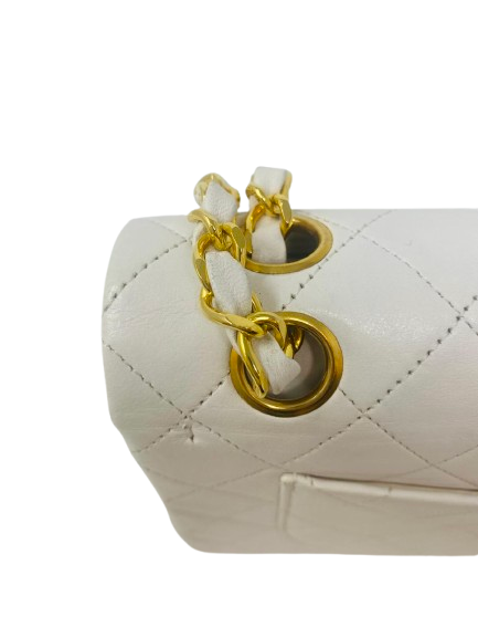 Chanel Double Flap Small chain detail
