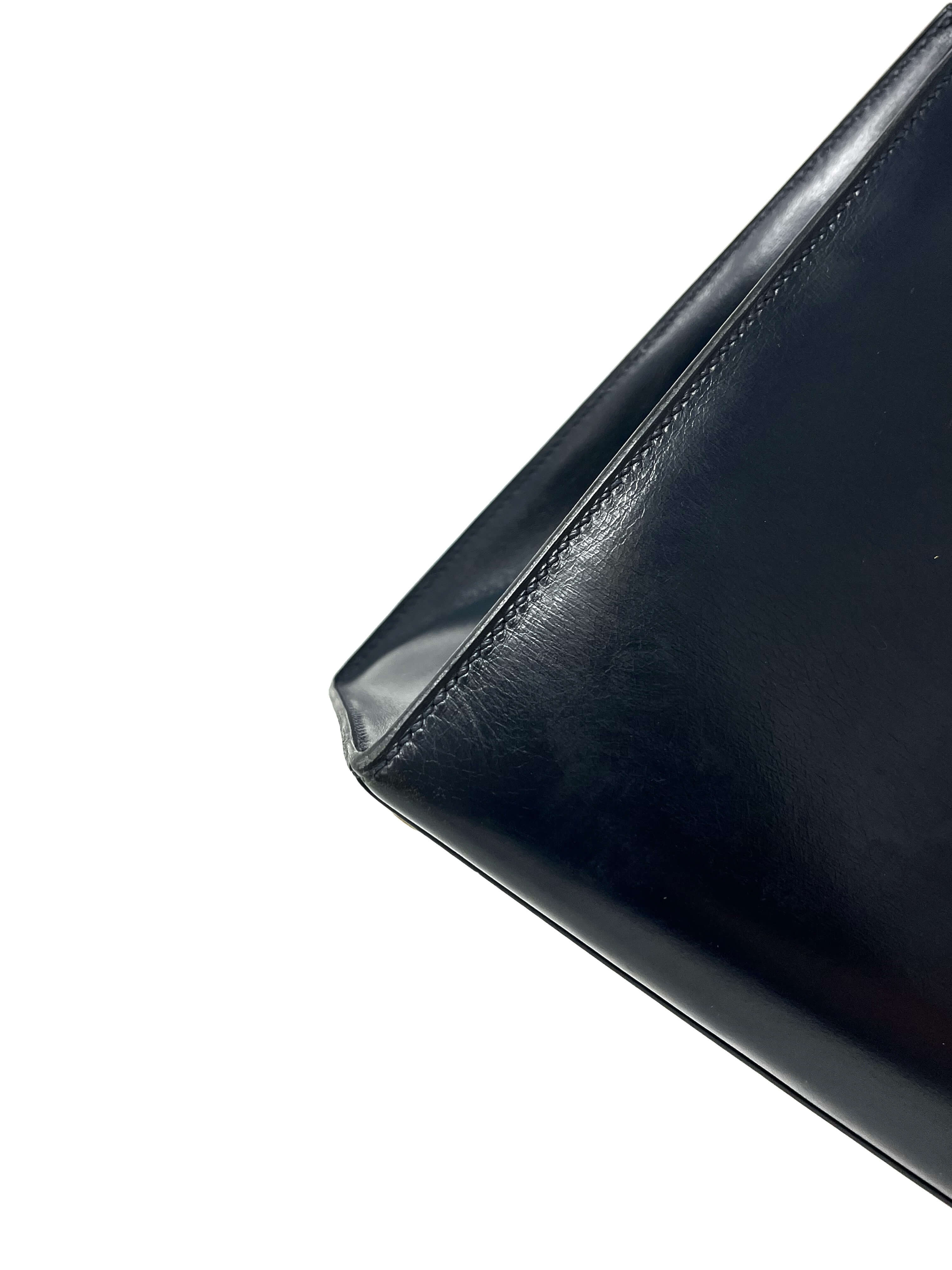 Hermes Kelly 28 blue corner detail