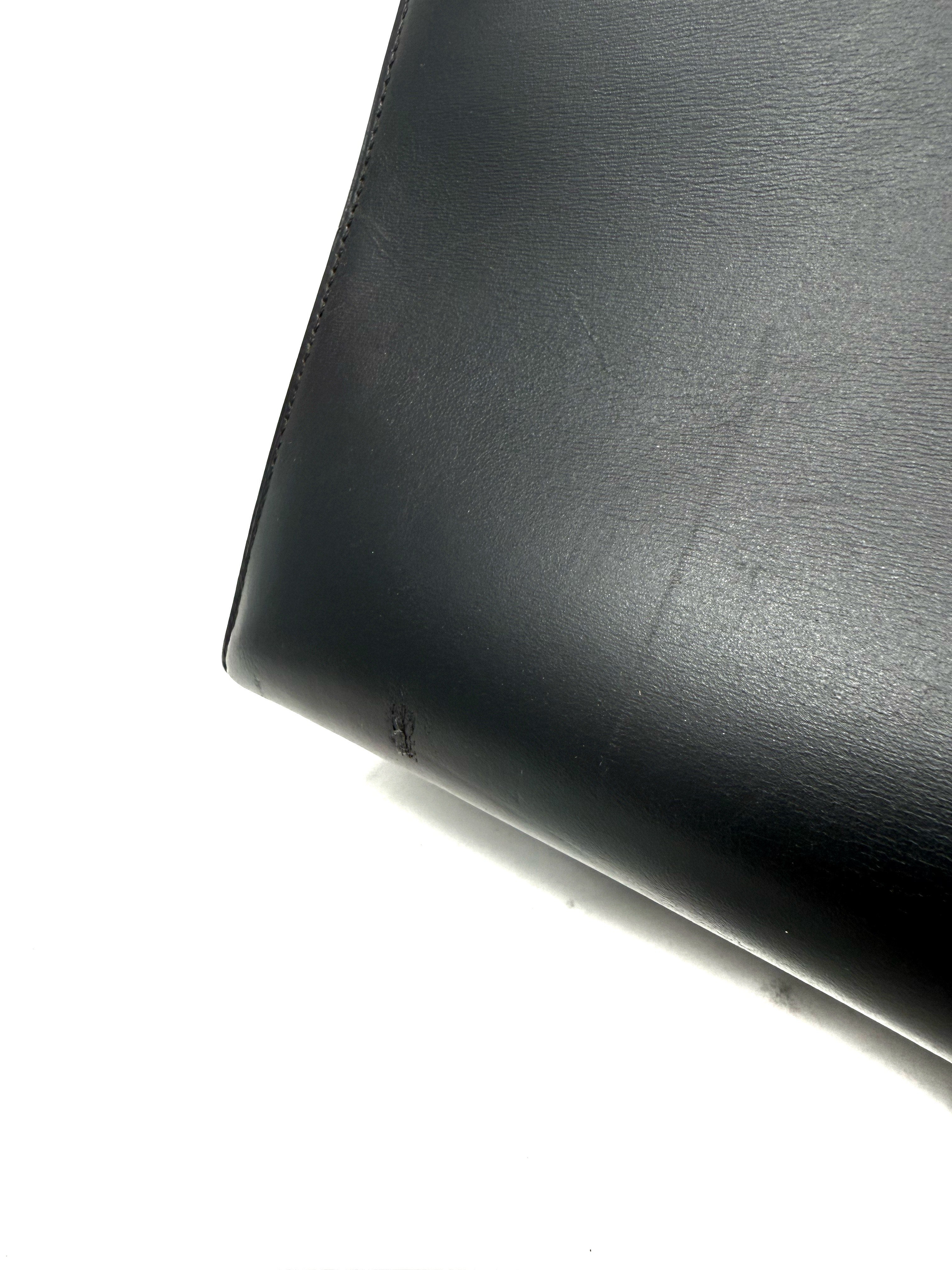 side profile of Kelly 32 Black Box Sellier with gold hardware