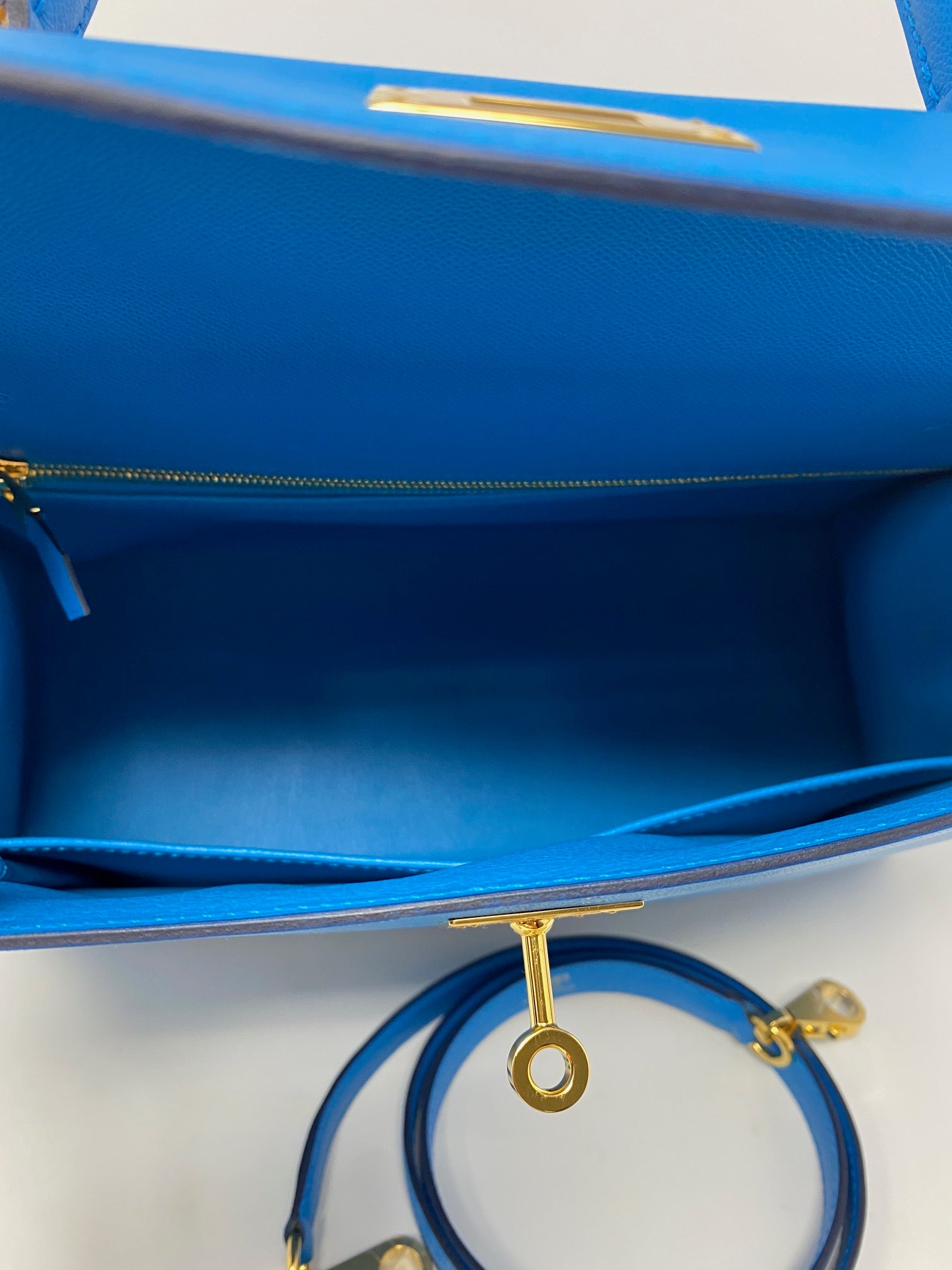 Hermes kelly 28 bag in frida blue, 2021