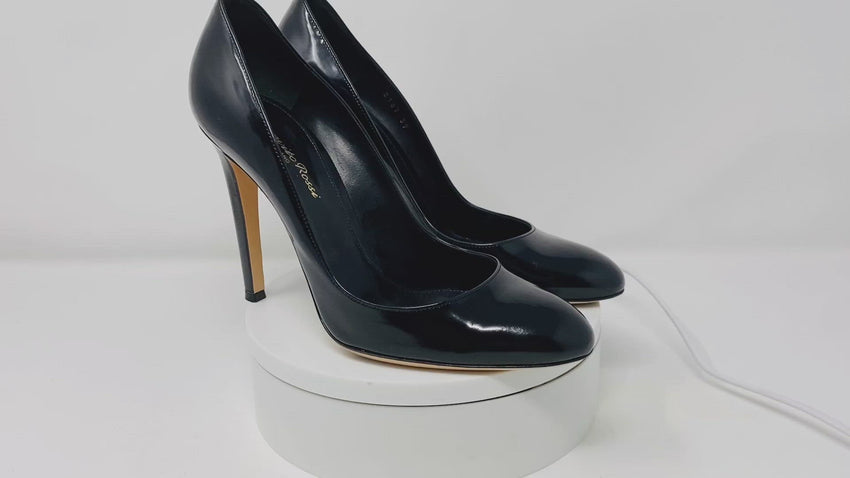 Gianvito Rossi shoes; black patent; 39